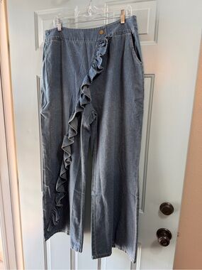 Darling ruffled jeans PLEASE SEE MEASUREMENTS